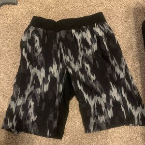 Lululemon size M shorts